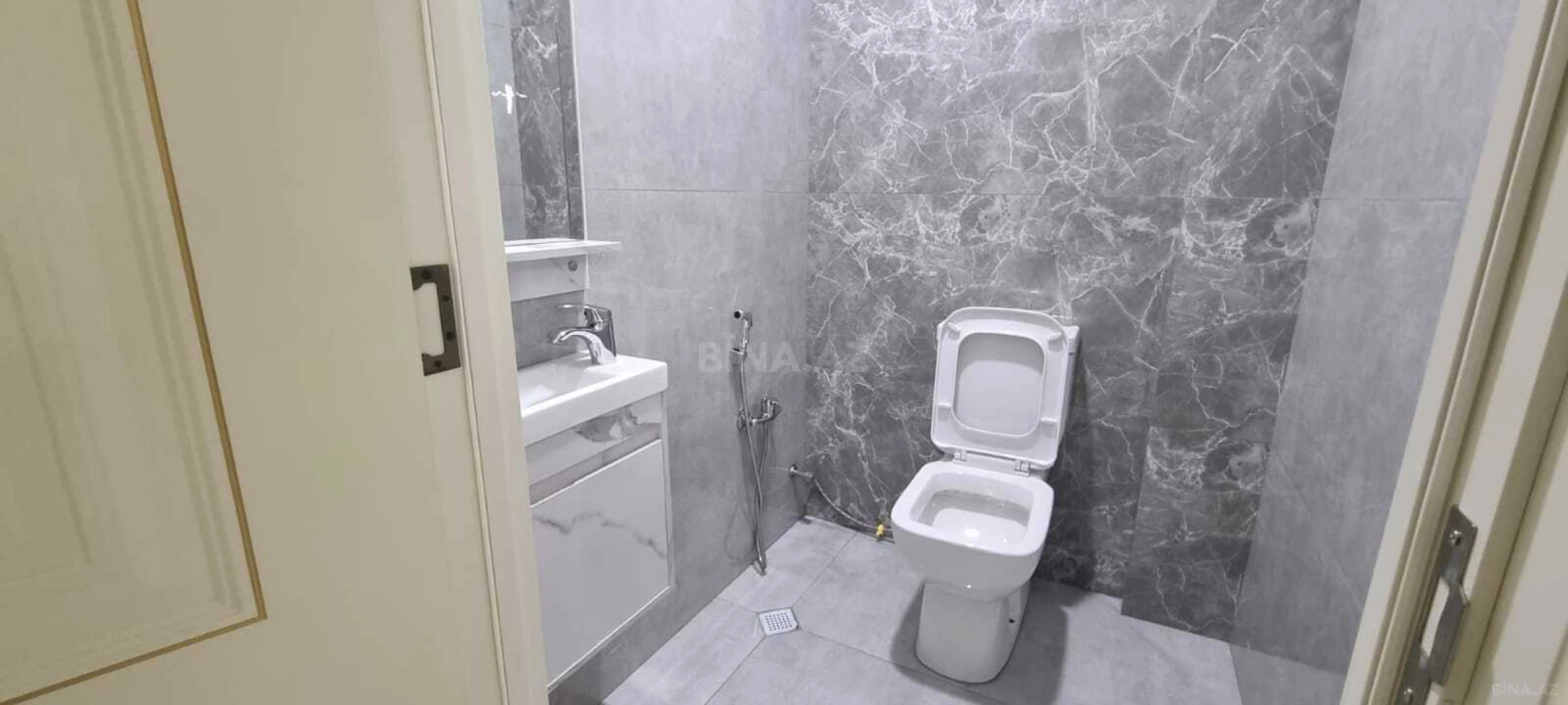 Satılır 3 otaqlı mənzil 130 m²