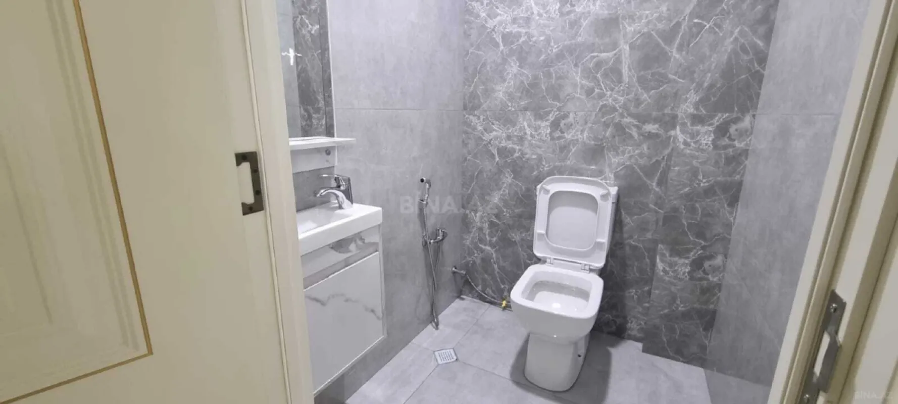 Satılır 3 otaqlı mənzil 130 m²