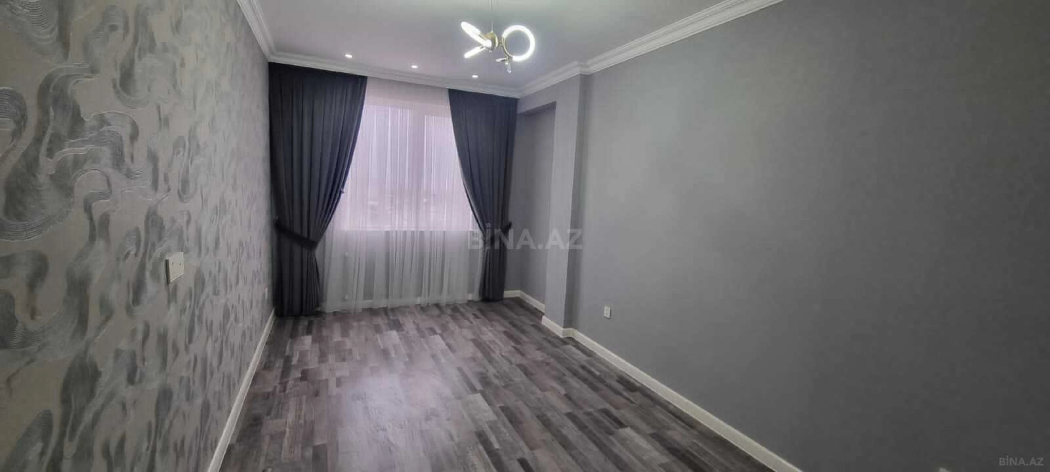 Satılır 3 otaqlı mənzil 130 m²