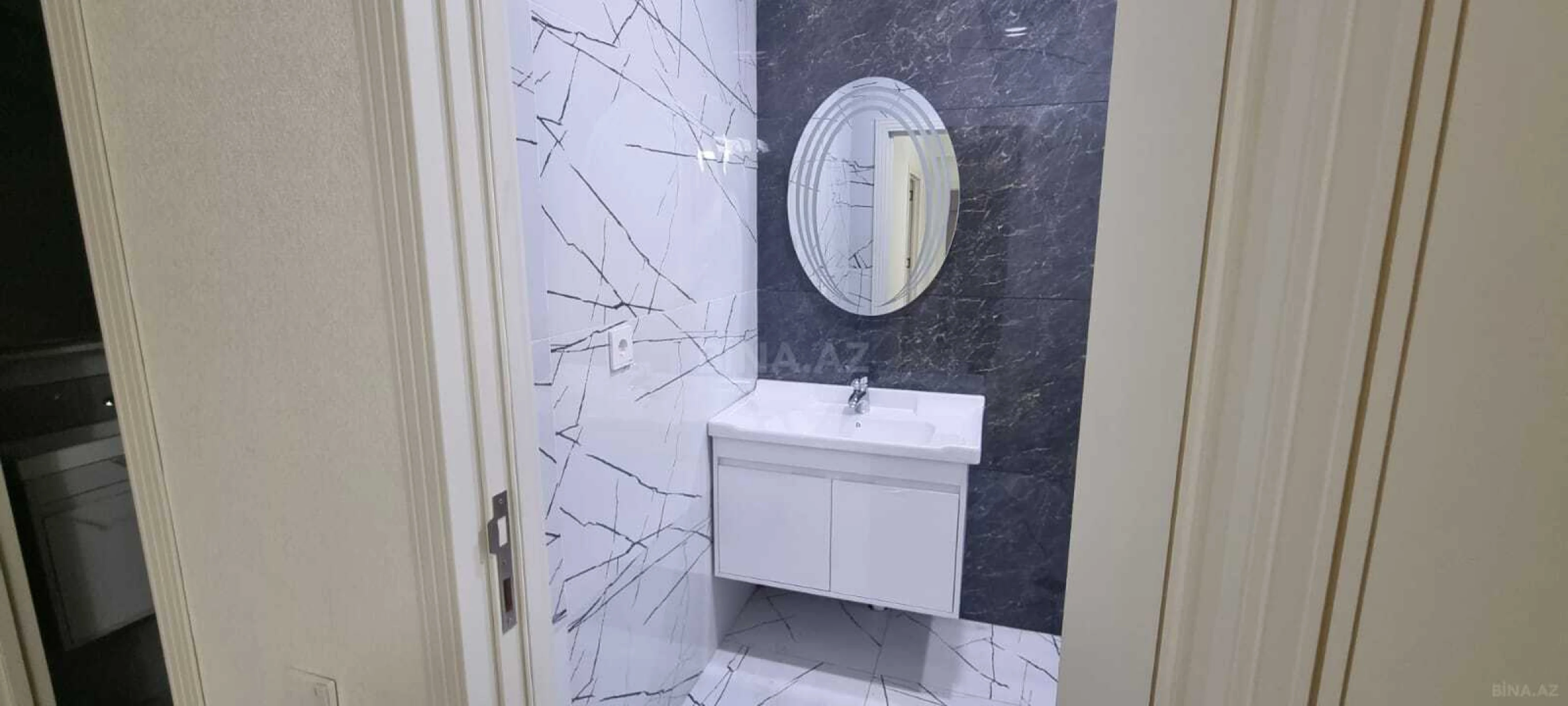 Satılır 3 otaqlı mənzil 130 m²