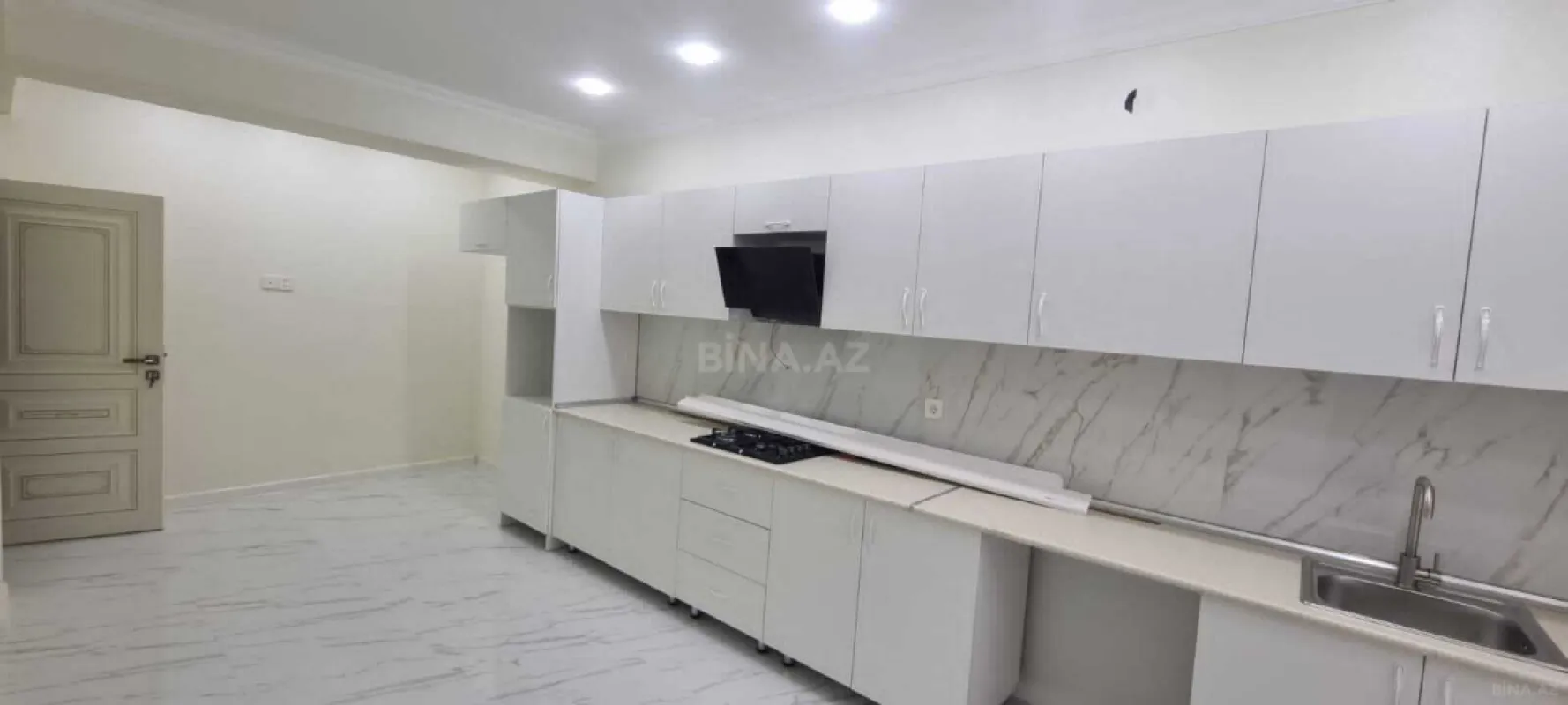 Satılır 3 otaqlı mənzil 130 m²