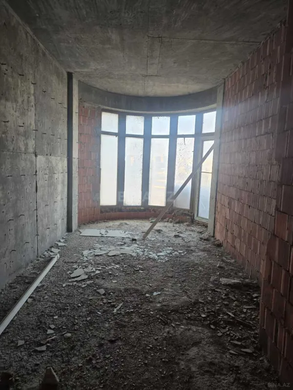 Satılır 5 otaqlı mənzil 226 m²