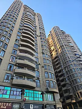 Satılır 5 otaqlı mənzil 226 m²