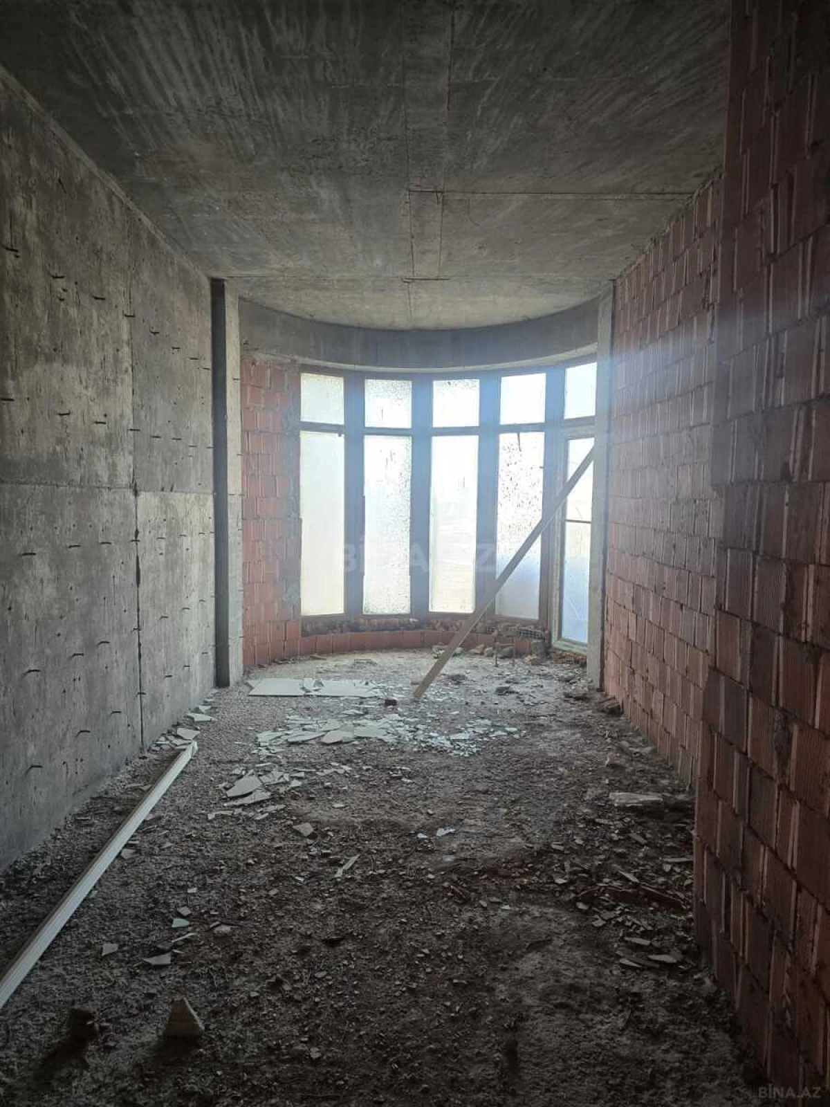 Satılır 5 otaqlı mənzil 226 m²