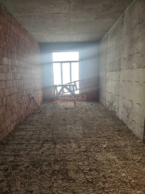 Satılır 5 otaqlı mənzil 226 m²