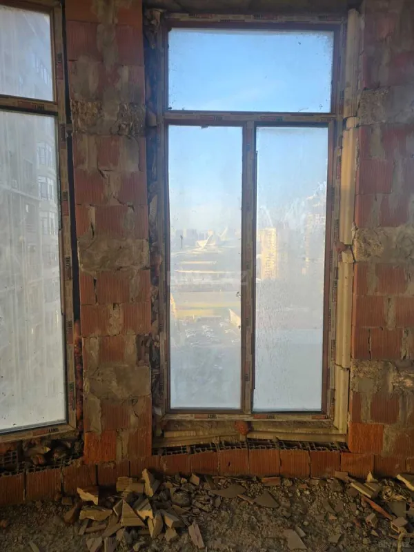 Satılır 5 otaqlı mənzil 226 m²