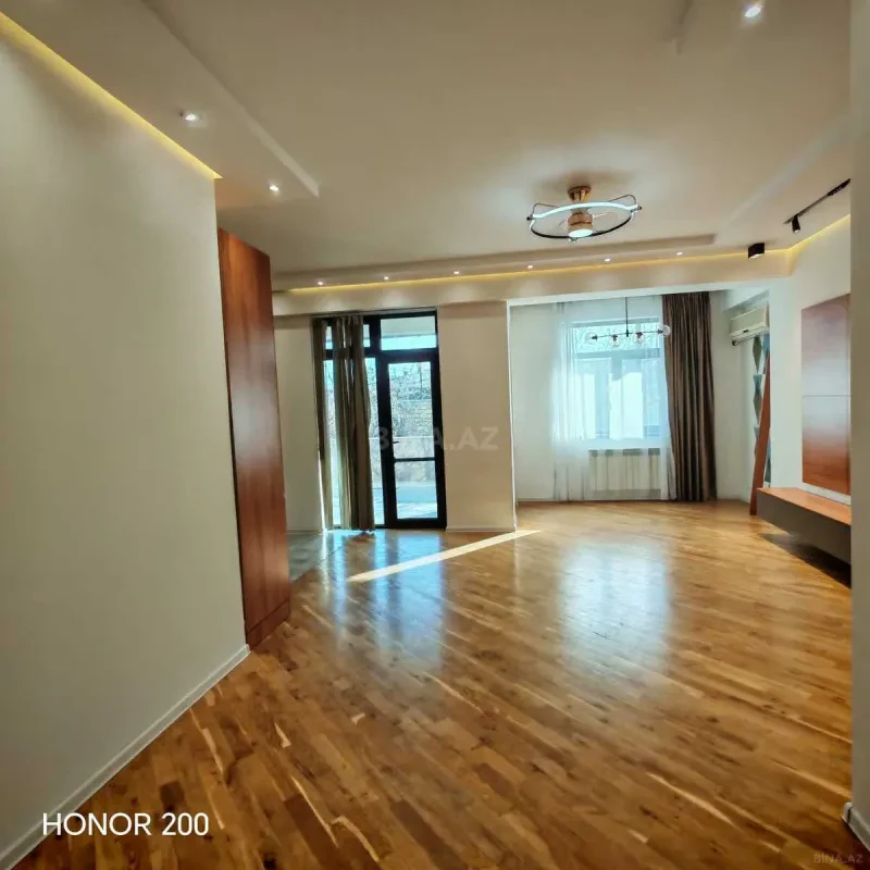 Satılır 3 otaqlı mənzil 110 m²
