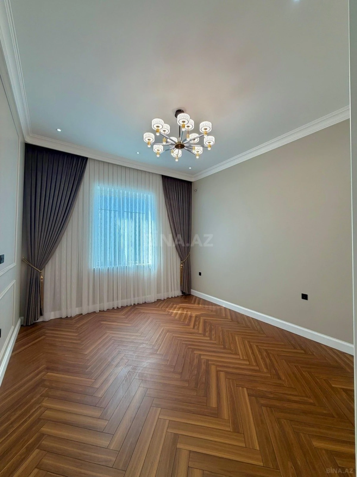 Satılır 5 otaqlı həyət evi 200 m²