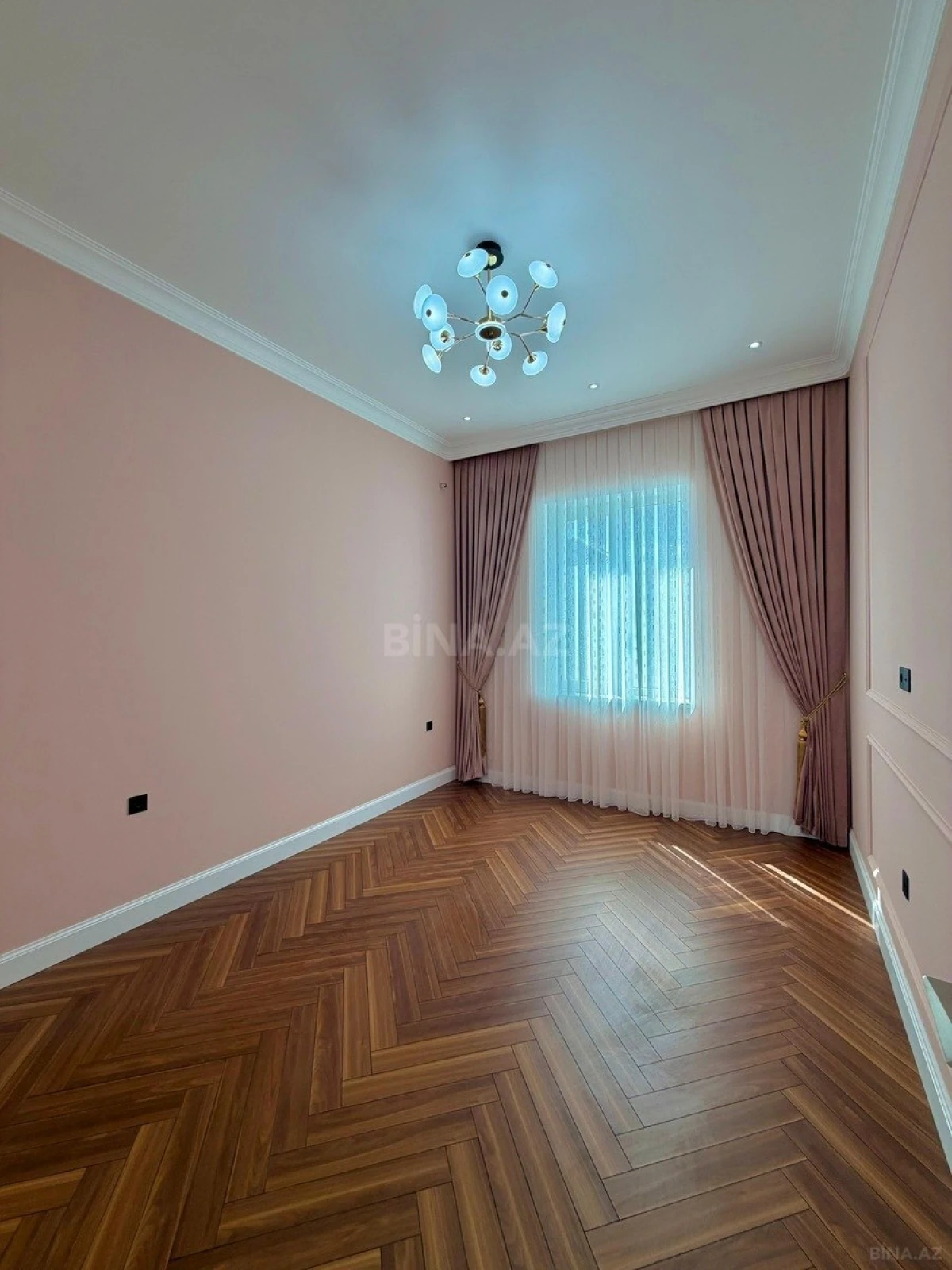 Satılır 5 otaqlı həyət evi 200 m²