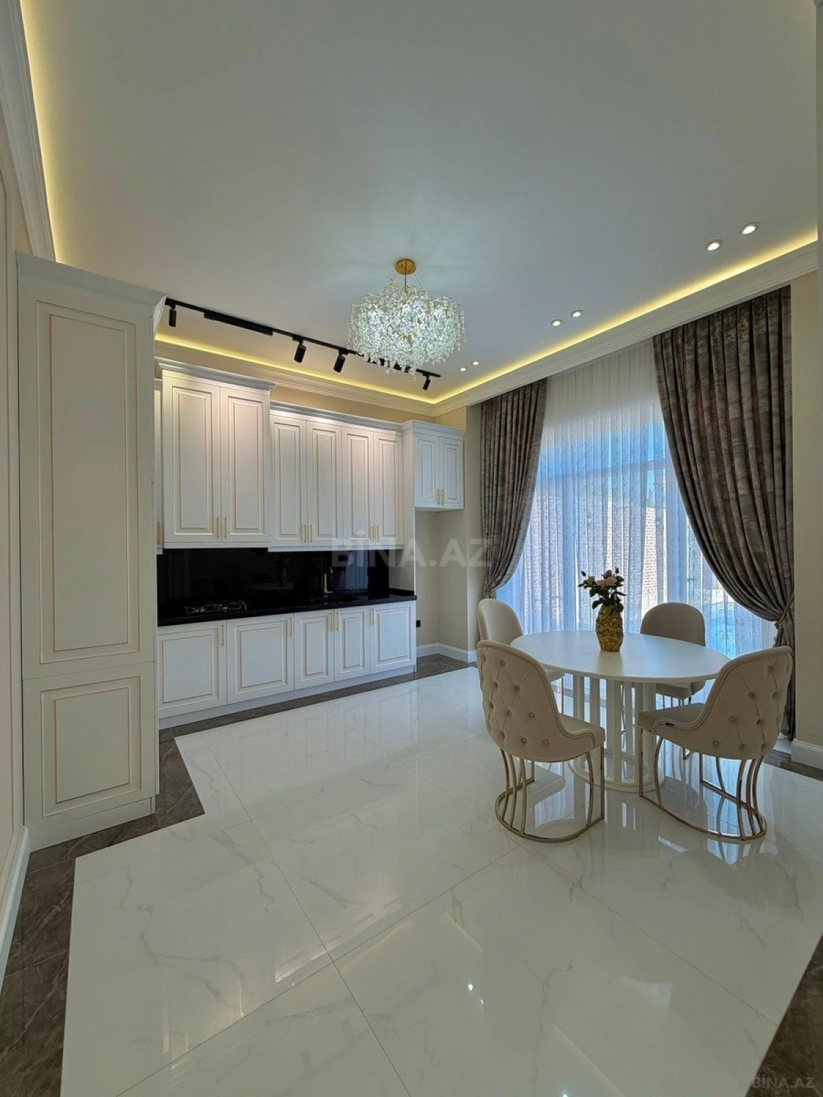 Satılır 5 otaqlı həyət evi 200 m²