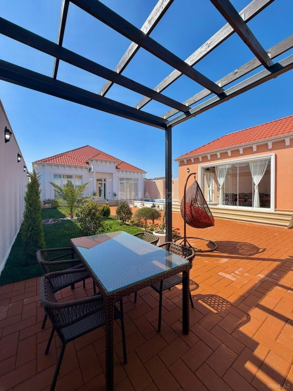 Satılır 5 otaqlı həyət evi 200 m²