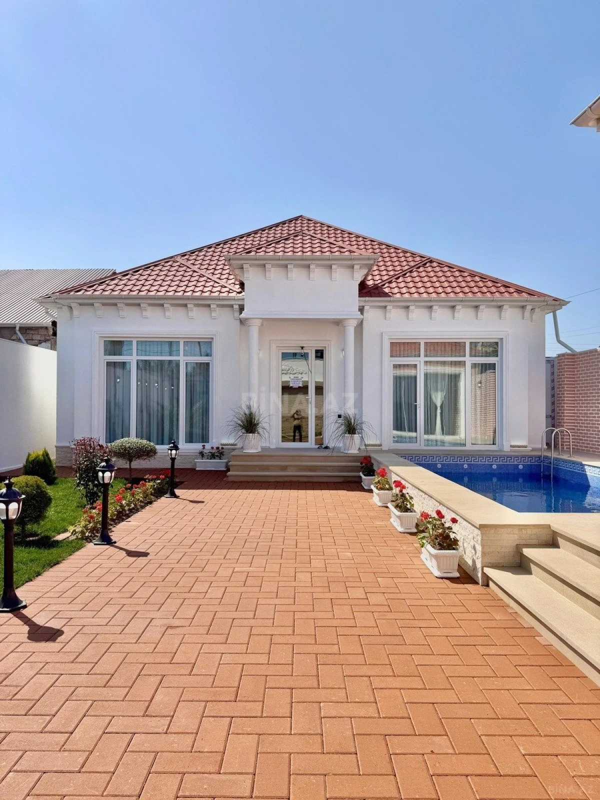 Satılır 5 otaqlı həyət evi 200 m²