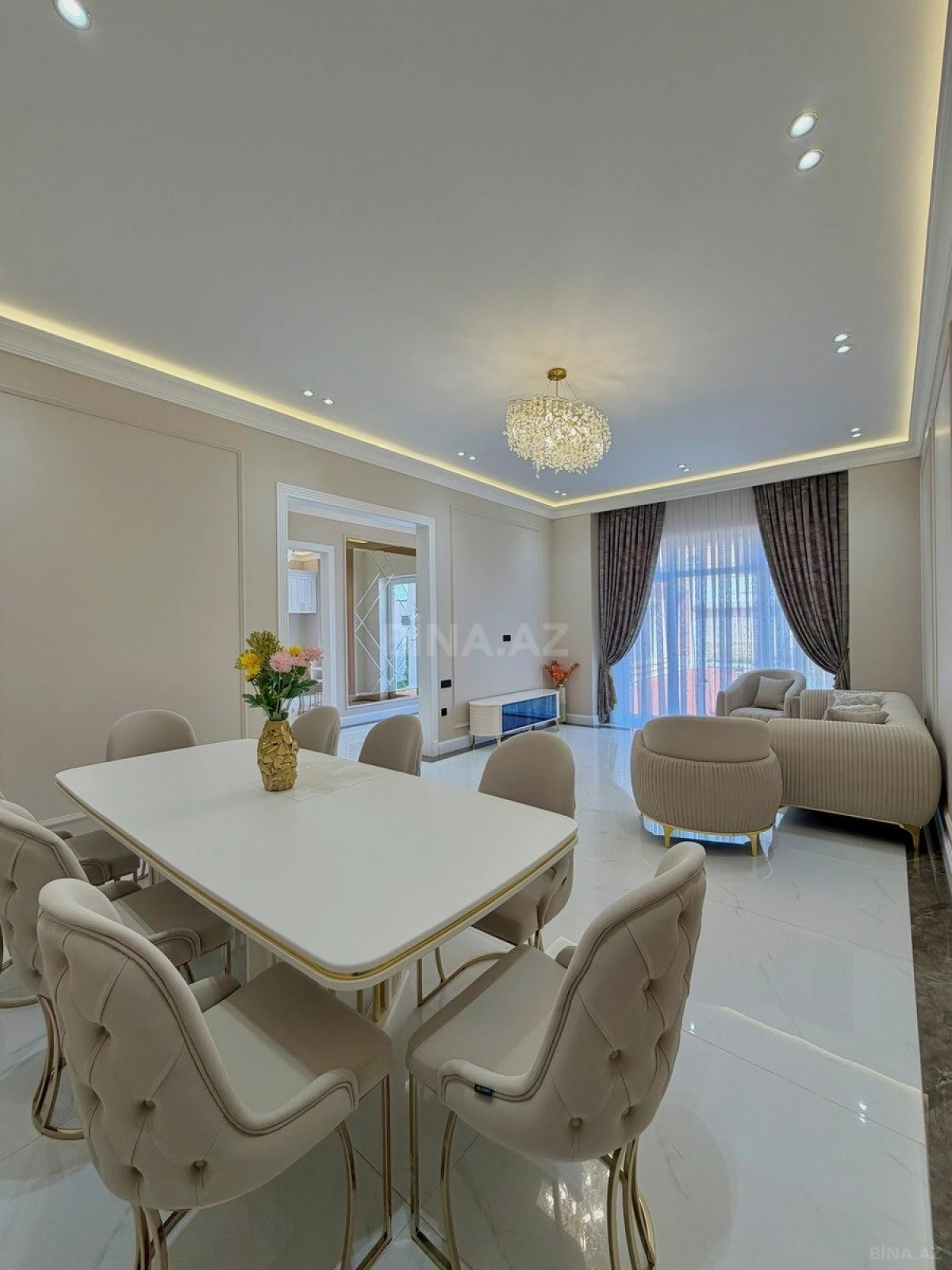 Satılır 5 otaqlı həyət evi 200 m²