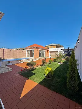 Satılır 5 otaqlı həyət evi 200 m²