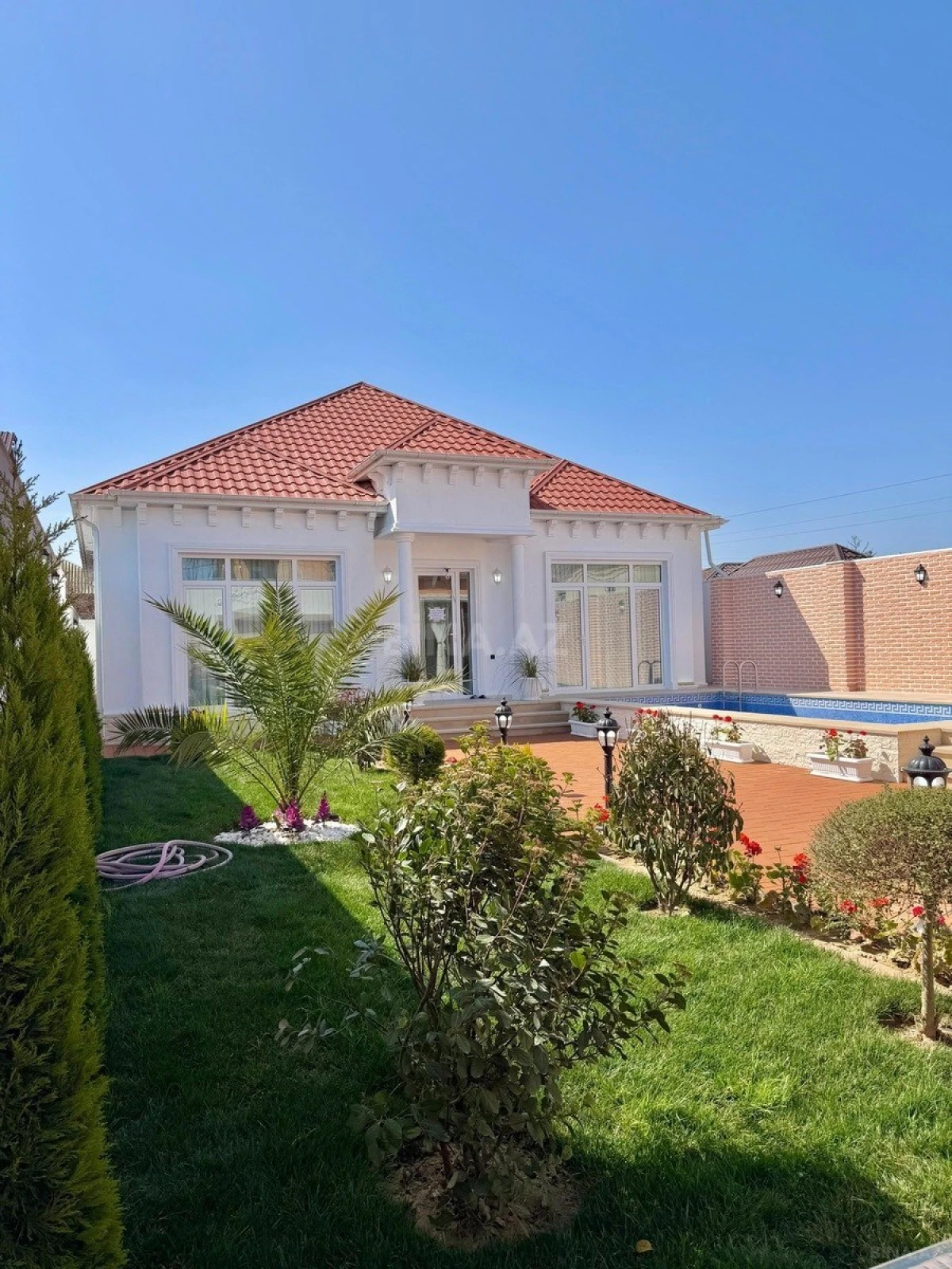 Satılır 5 otaqlı həyət evi 200 m²