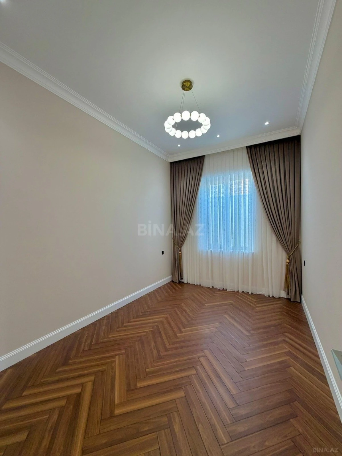 Satılır 5 otaqlı həyət evi 200 m²