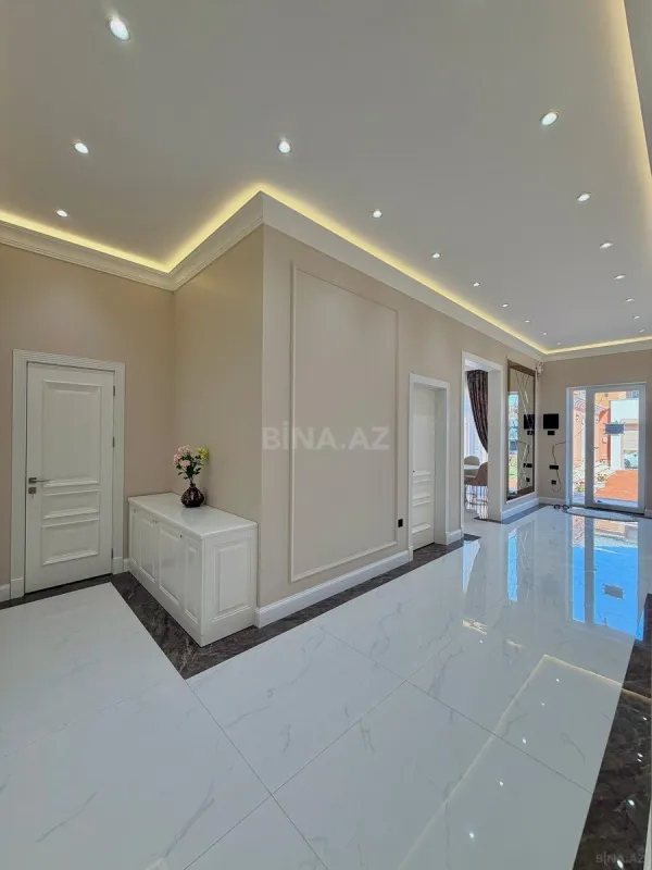 Satılır 5 otaqlı həyət evi 200 m²