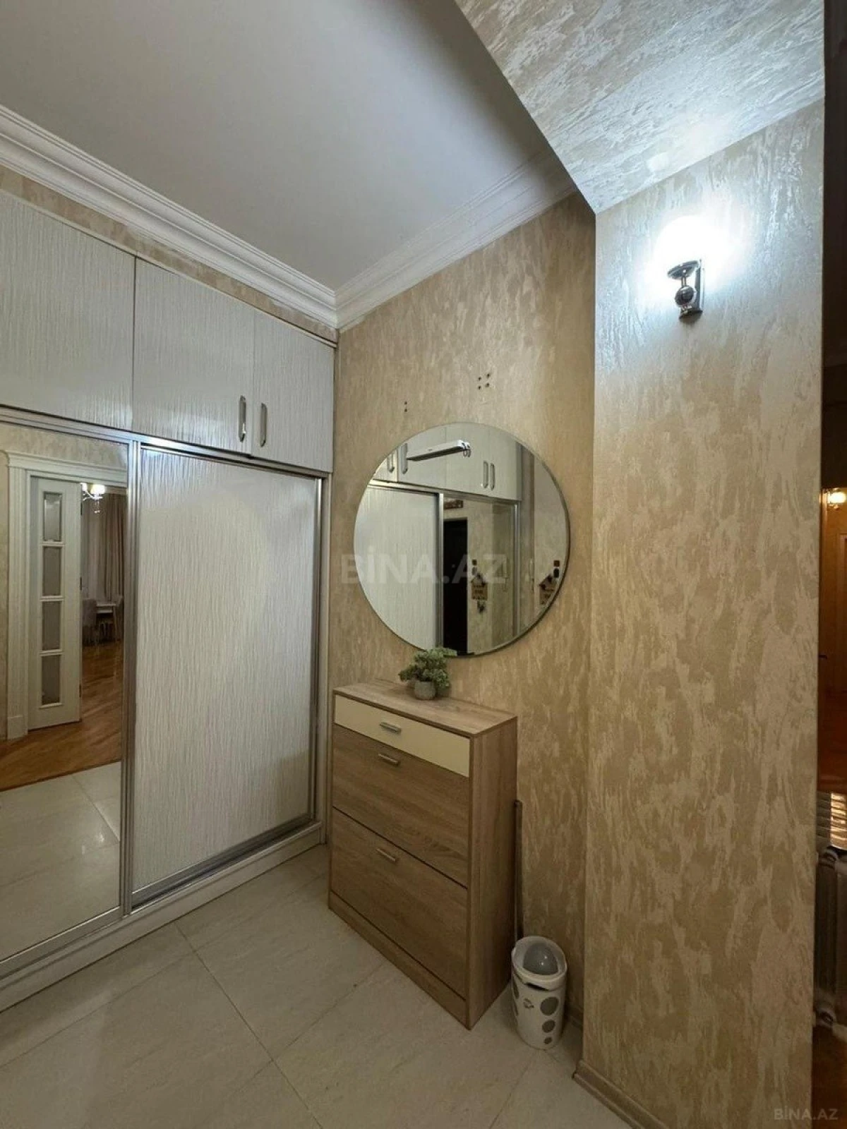 Satılır 2 otaqlı mənzil 82 m²
