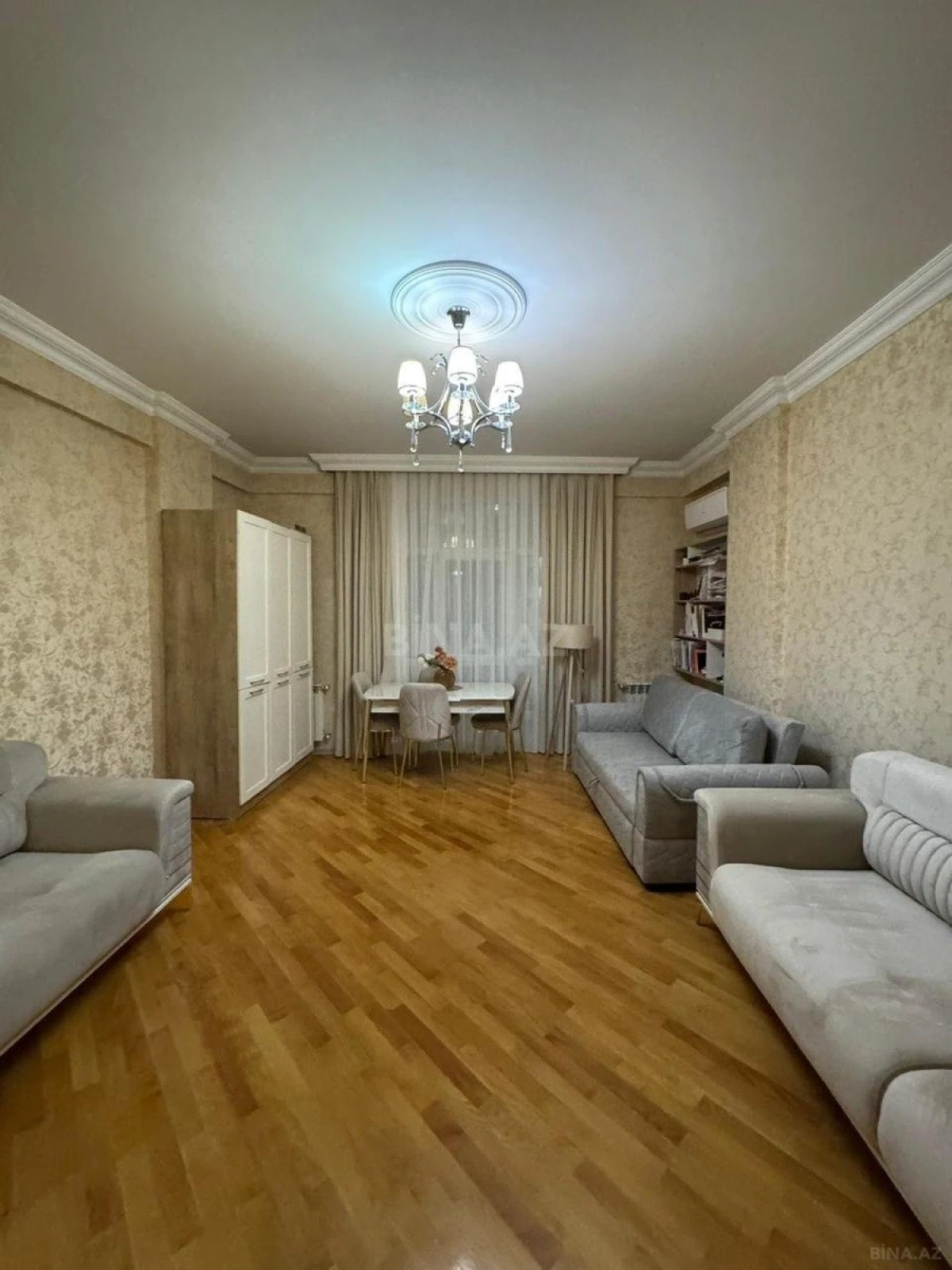 Satılır 2 otaqlı mənzil 82 m²
