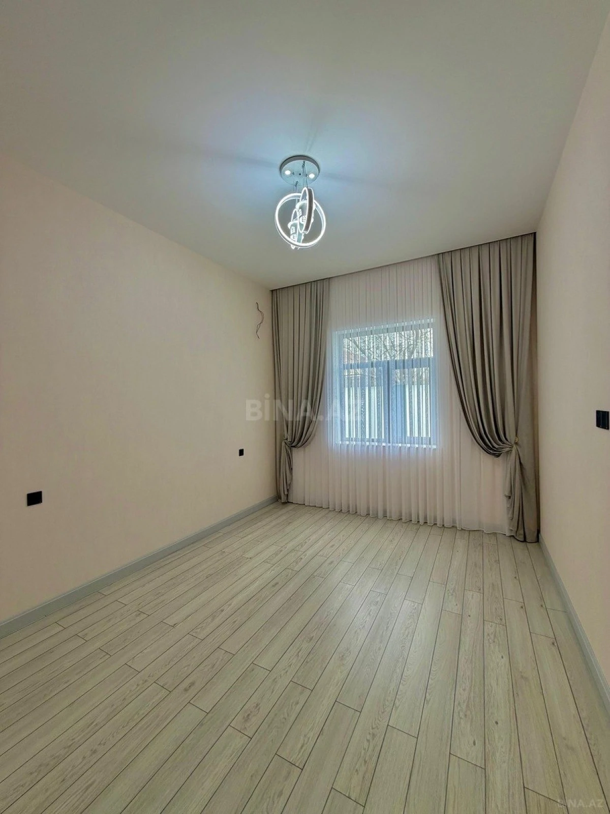 Satılır 4 otaqlı həyət evi 180 m²