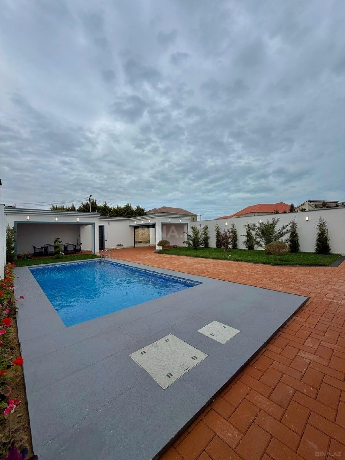 Satılır 4 otaqlı həyət evi 180 m²