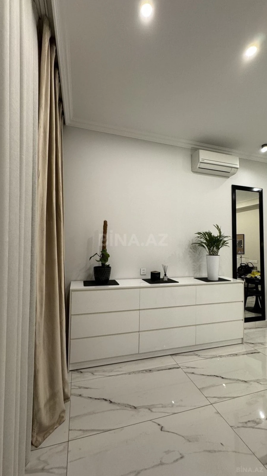 Kirayə verilir 1 otaqlı mənzil 57 m²