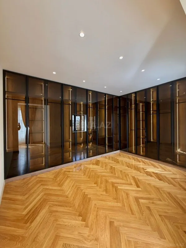 Satılır 6 otaqlı həyət evi 600 m²