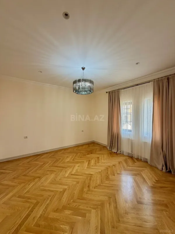 Satılır 6 otaqlı həyət evi 600 m²