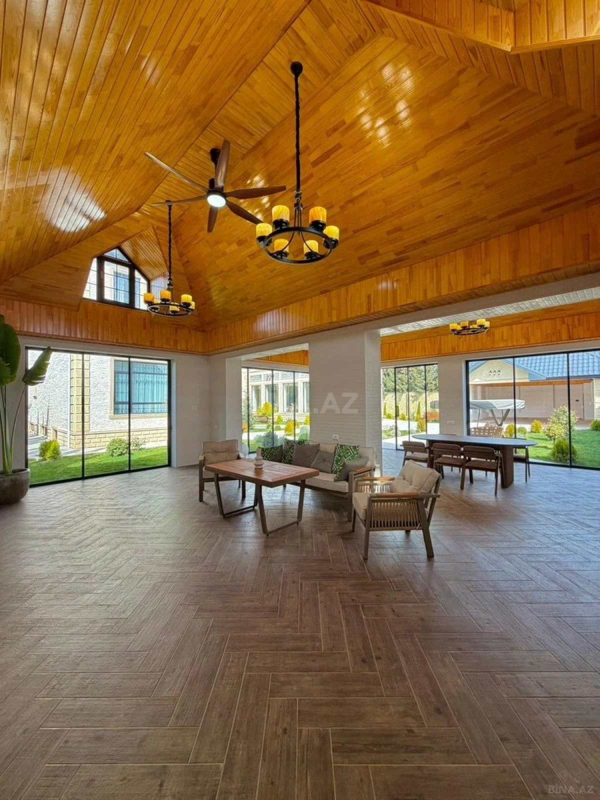 Satılır 6 otaqlı həyət evi 600 m²