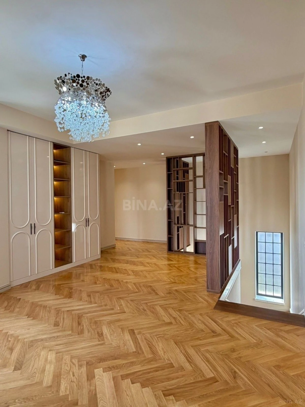 Satılır 6 otaqlı həyət evi 600 m²