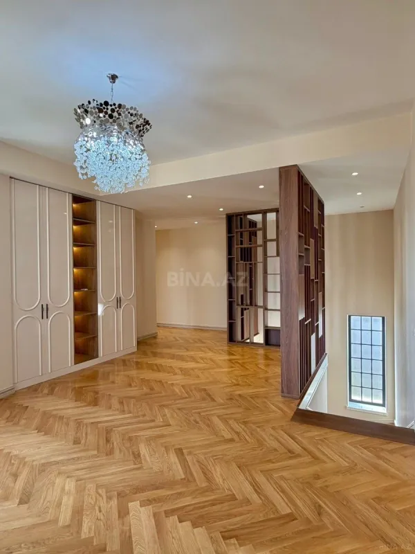 Satılır 6 otaqlı həyət evi 600 m²