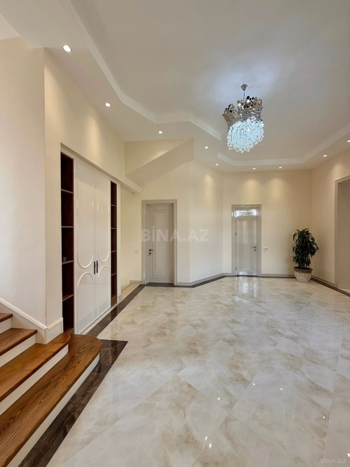 Satılır 6 otaqlı həyət evi 600 m²