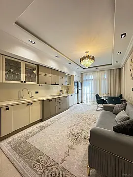 Satılır 4 otaqlı mənzil 235 m²