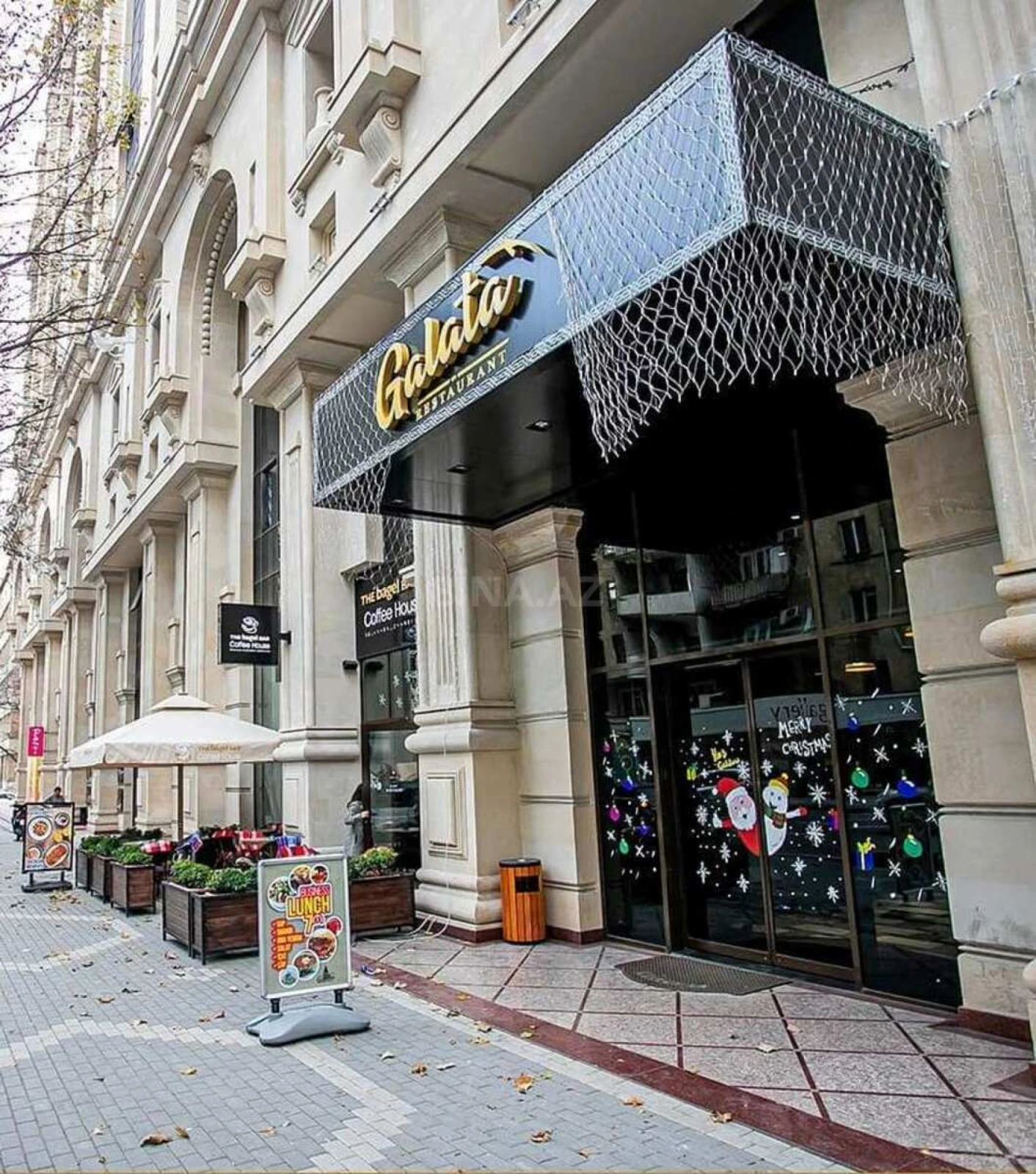 Satılır 4 otaqlı mənzil 235 m²