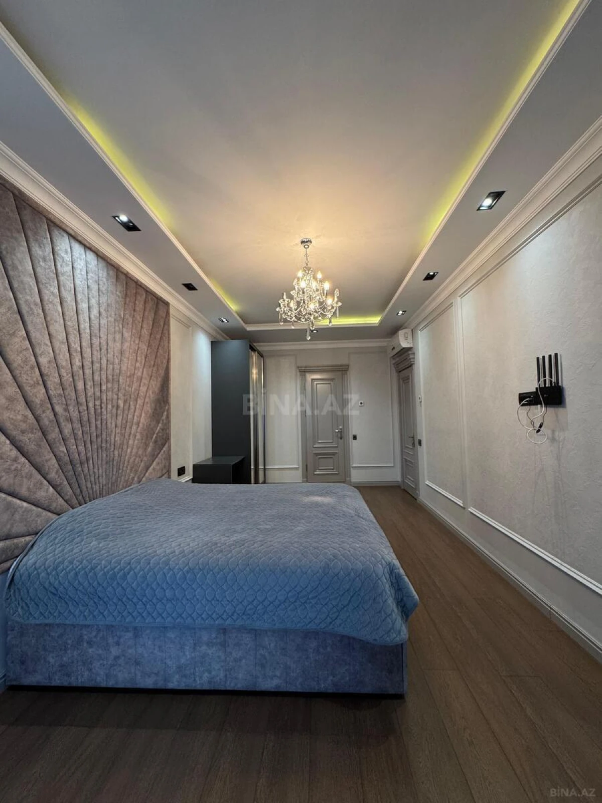 Satılır 4 otaqlı mənzil 235 m²