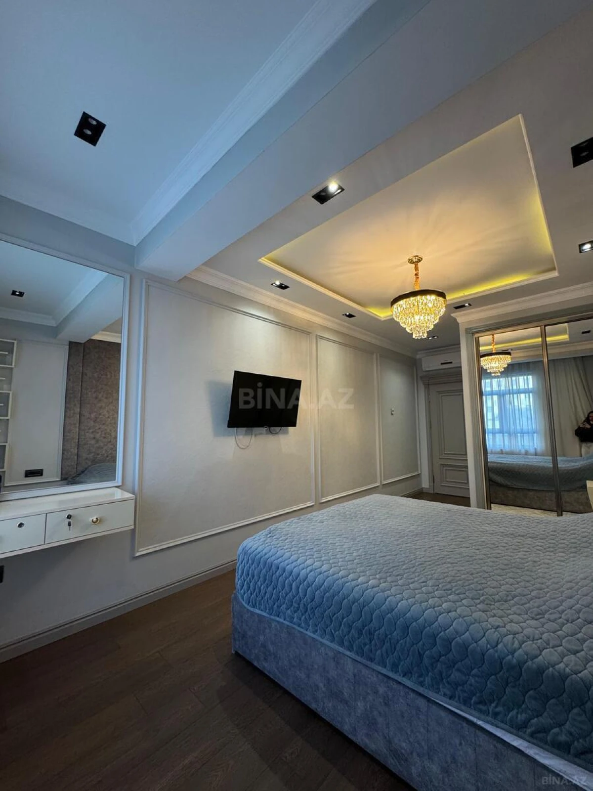 Satılır 4 otaqlı mənzil 235 m²