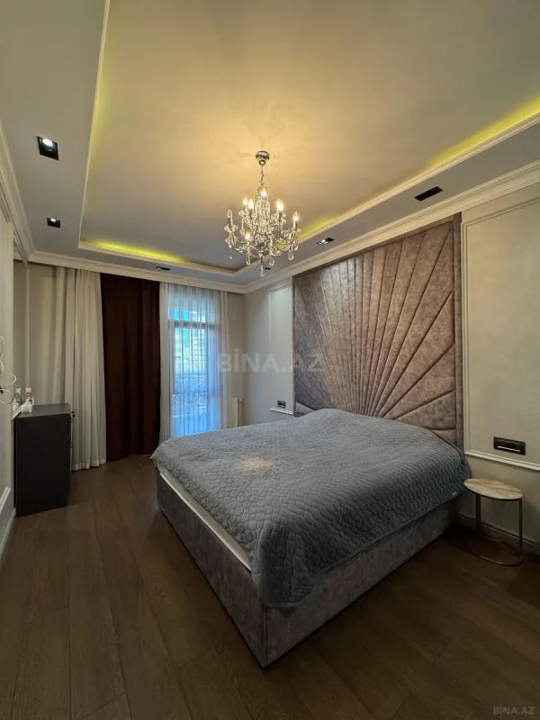 Satılır 4 otaqlı mənzil 235 m²