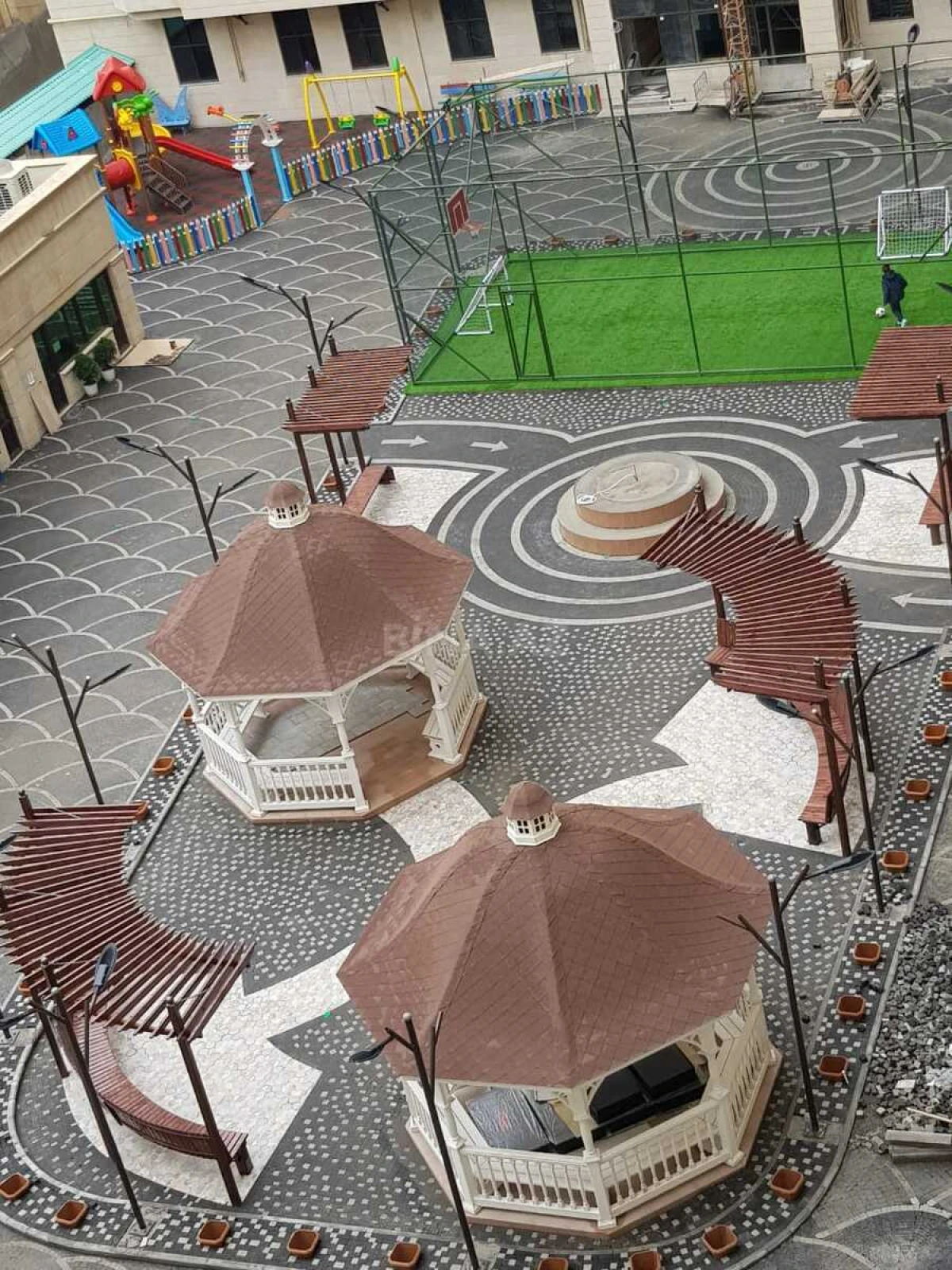 Satılır 4 otaqlı mənzil 235 m²