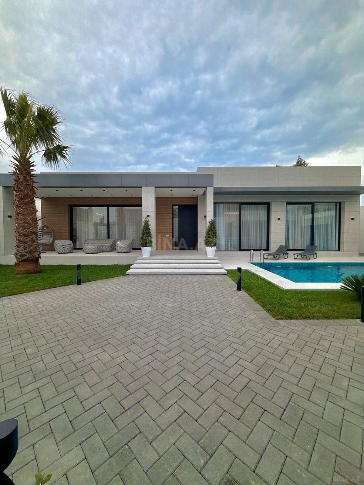 Satılır 5 otaqlı həyət evi 250 m²