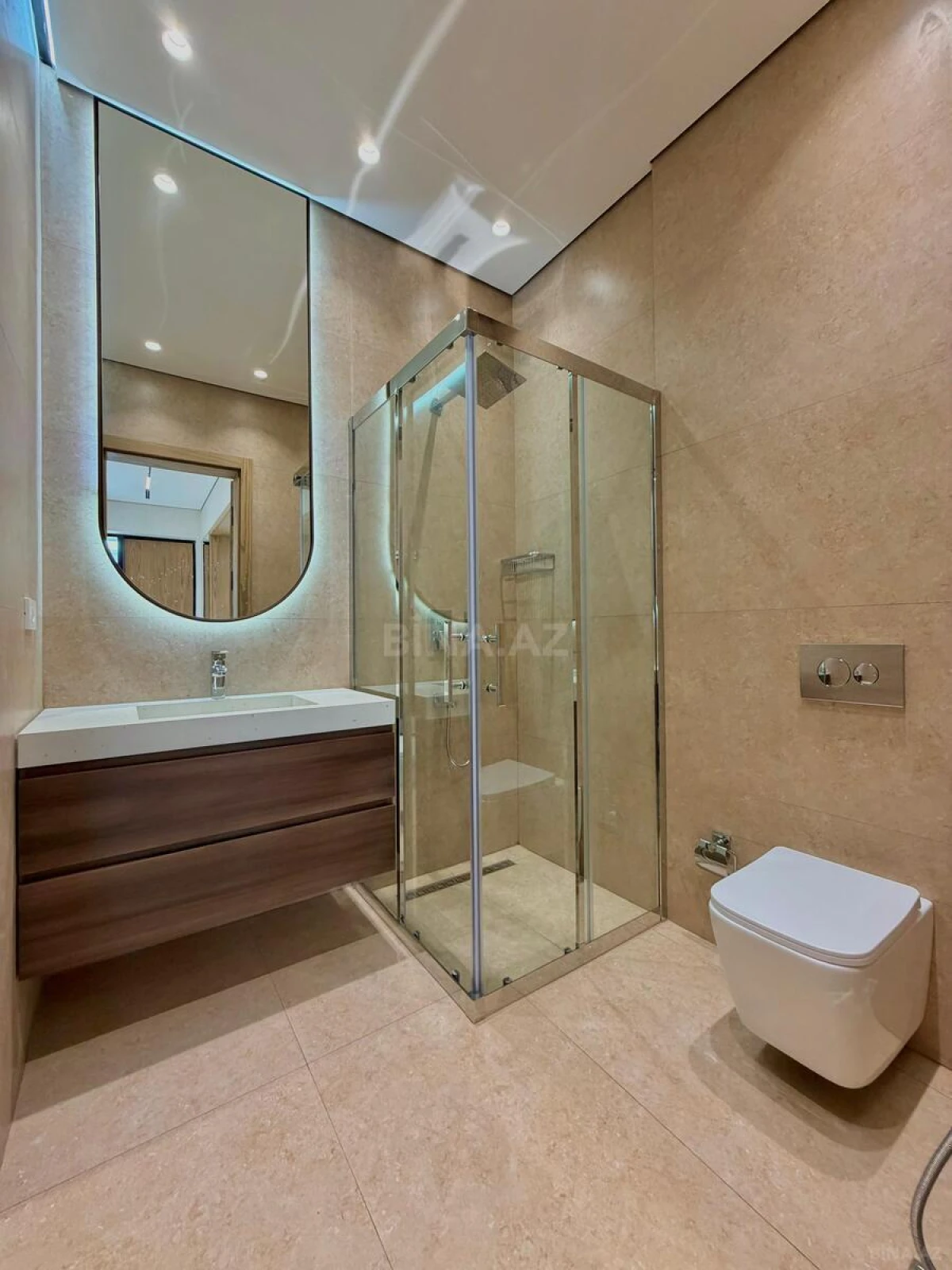 Satılır 5 otaqlı həyət evi 250 m²