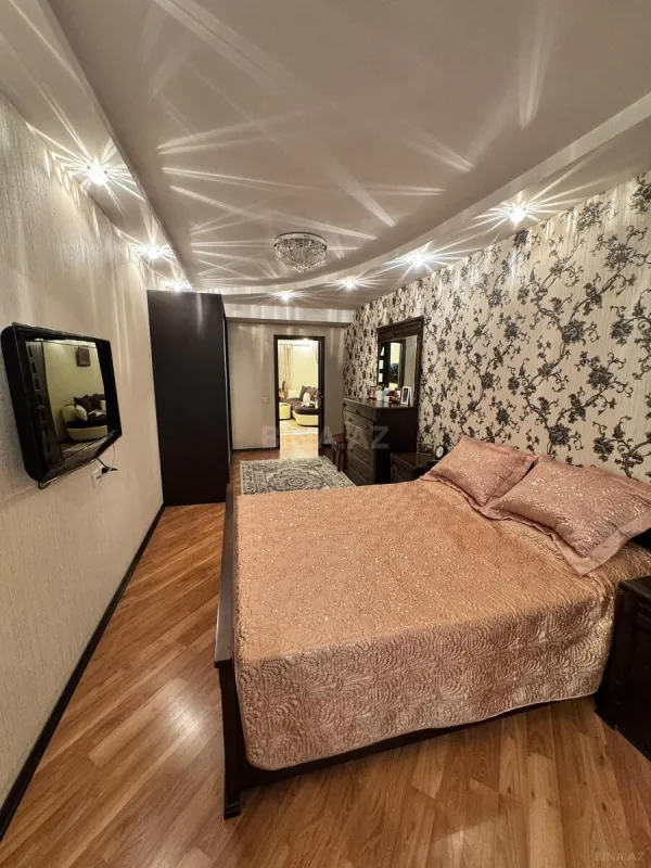 Satılır 4 otaqlı mənzil 110 m²