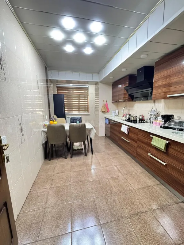 Satılır 4 otaqlı mənzil 110 m²