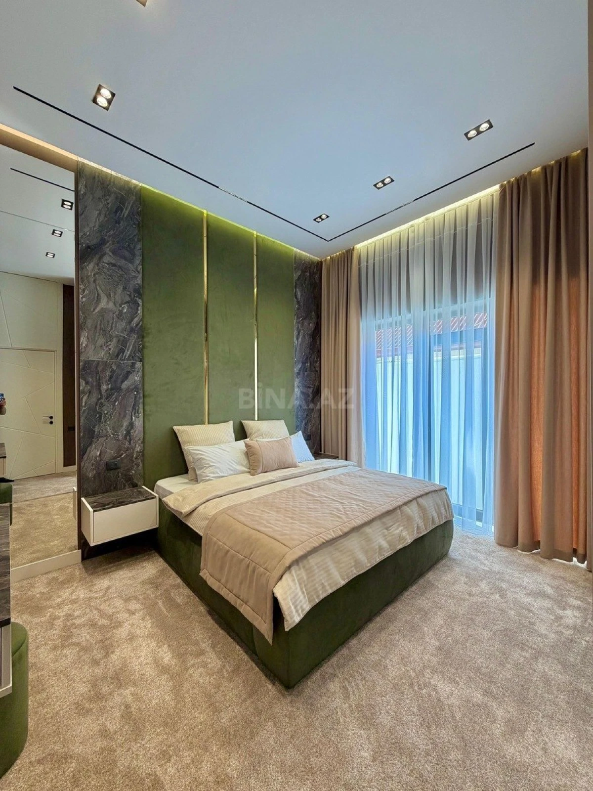 Satılır 5 otaqlı həyət evi 270 m²