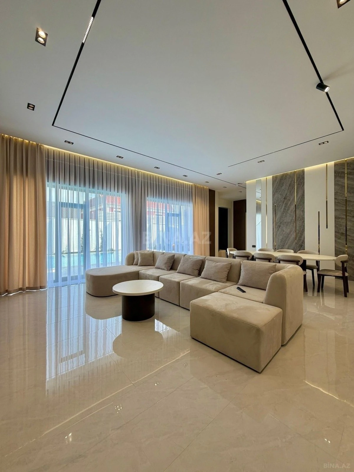 Satılır 5 otaqlı həyət evi 270 m²