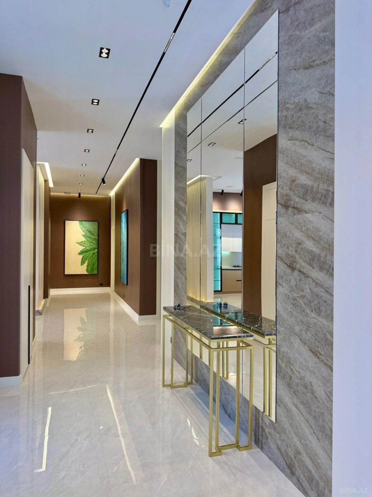 Satılır 5 otaqlı həyət evi 270 m²