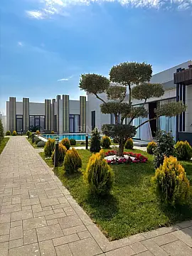 Satılır 5 otaqlı həyət evi 270 m²