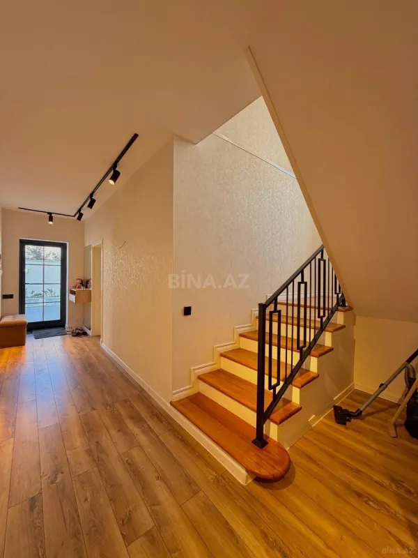Satılır 5 otaqlı həyət evi 220 m²