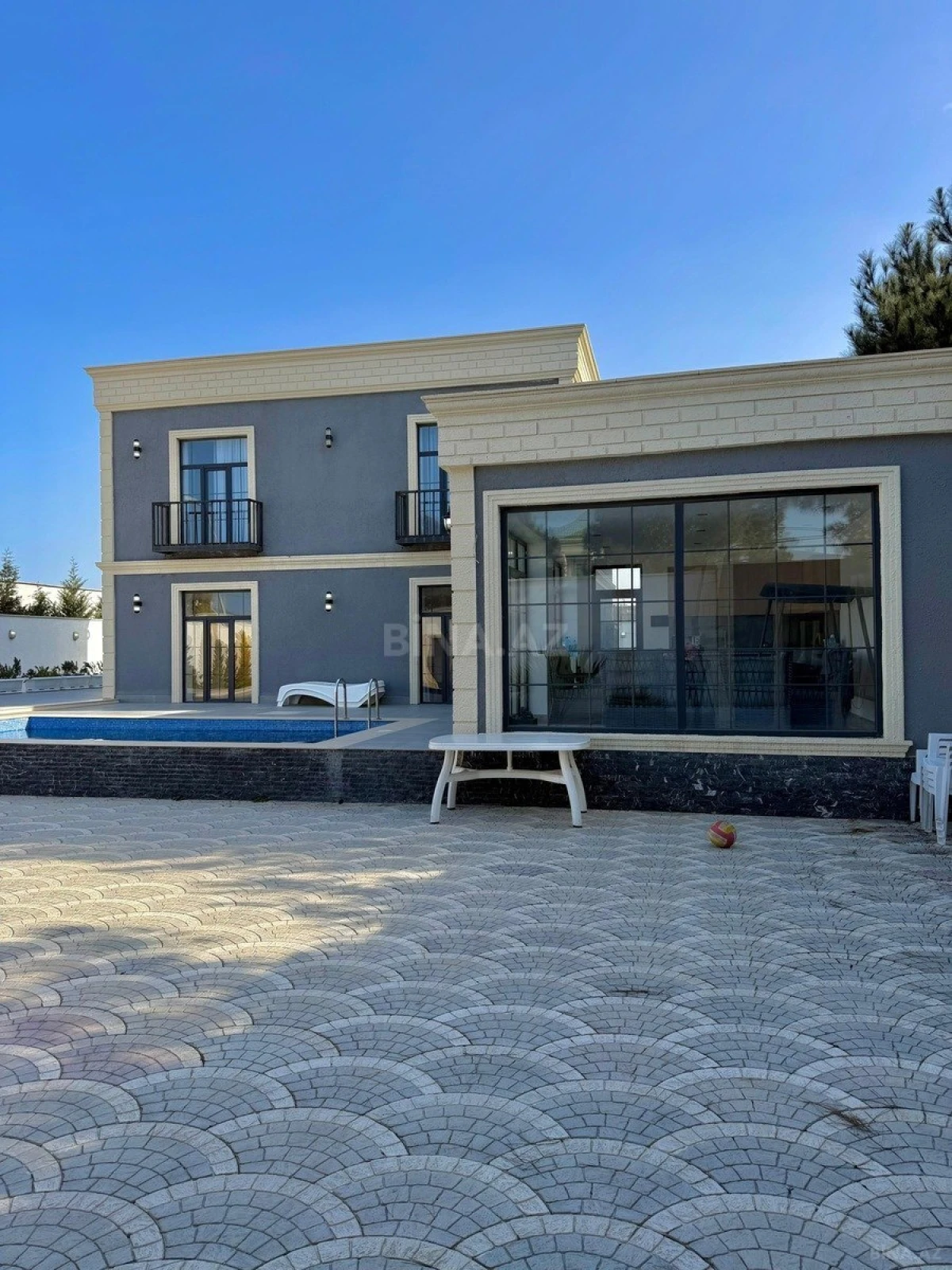 Satılır 5 otaqlı həyət evi 220 m²