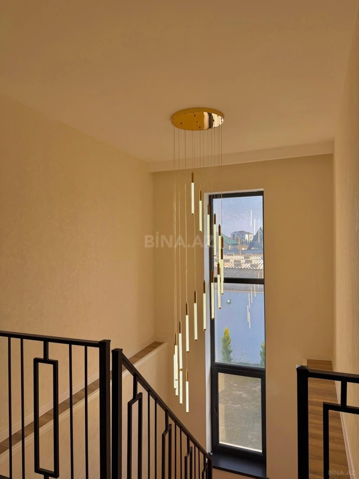Satılır 5 otaqlı həyət evi 220 m²
