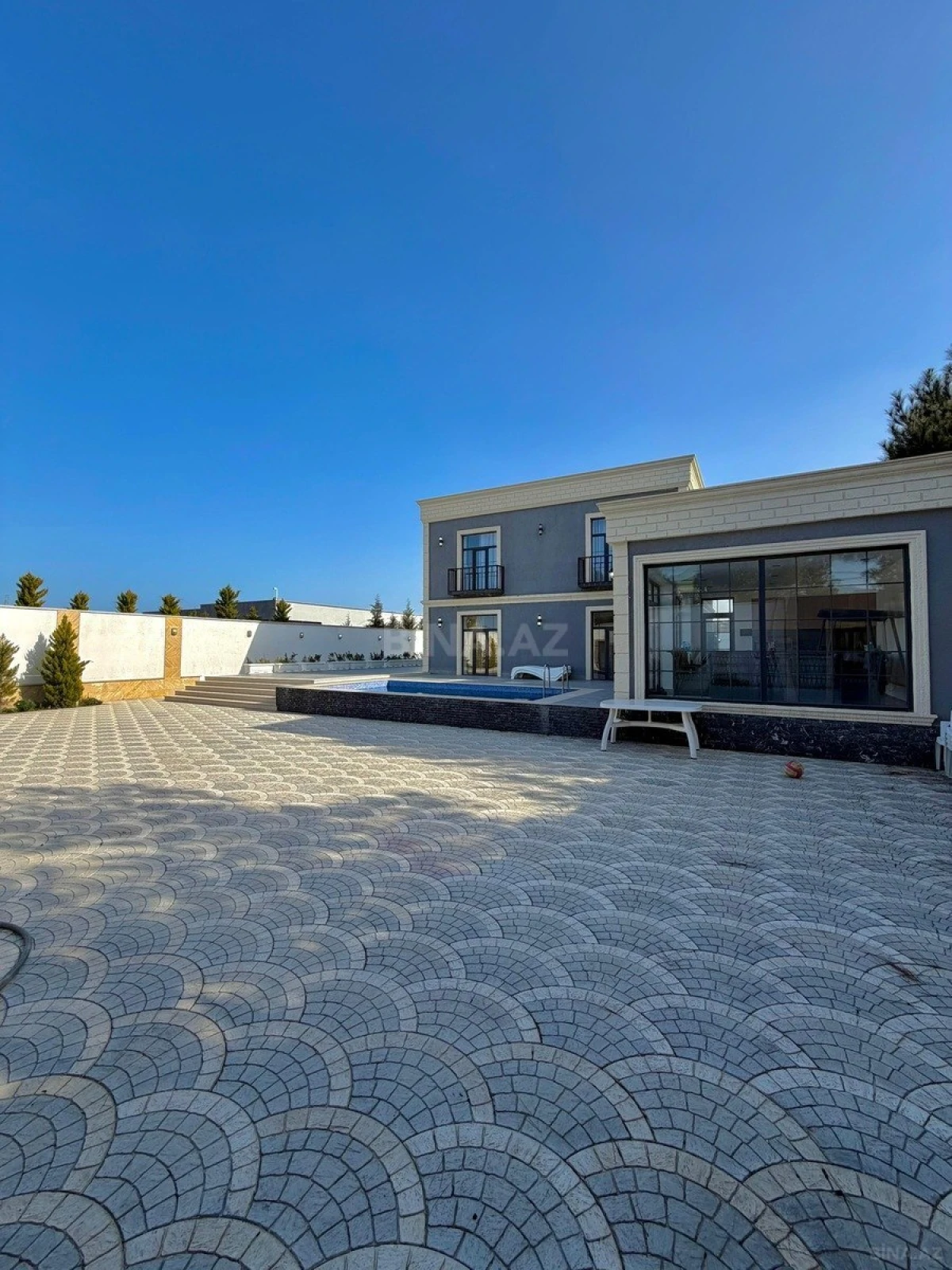 Satılır 5 otaqlı həyət evi 220 m²